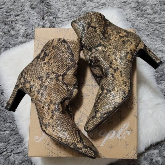 Free People Cybill Heel Leather Ankle Boot Snake Print Women's 37 - Picture 2 of 7